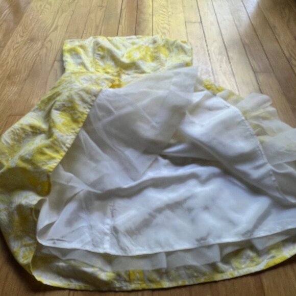 Lilly Pulitzer Size 6 Yellow & White Floral Swiss Dot Cotton Strapless Dress - Picture 5 of 16